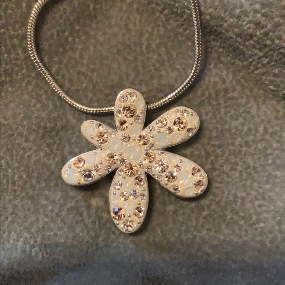 Swarovski Crystal - flower 🌸 necklace